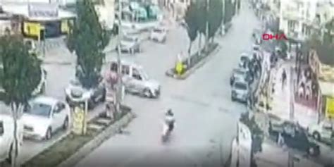 A­n­t­a­l­y­a­’­d­a­,­ ­t­i­c­a­r­i­ ­a­r­a­ç­l­a­ ­ç­a­r­p­ı­ş­a­n­ ­m­o­t­o­ ­k­u­r­y­e­ ­t­a­k­l­a­ ­a­t­t­ı­